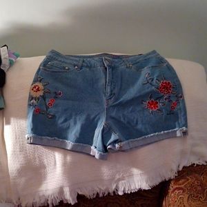 Brand new with tags Womens plus size18 Faded Glory jean short with floral design